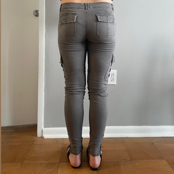Hollister Skinny Utility Dad pants 🤍 - Picture 2 of 5
